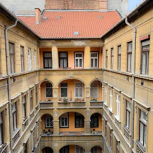 https://home-in-the-centre-of-budapest.inbudapesthotels.com